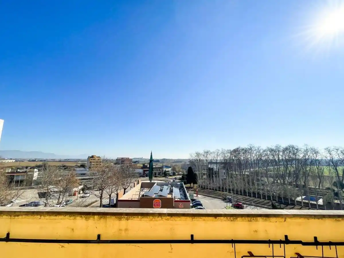 ÁTICO DÚPLEX EN FIGUERES ZONA AVDA.SALVADOR DALÍ