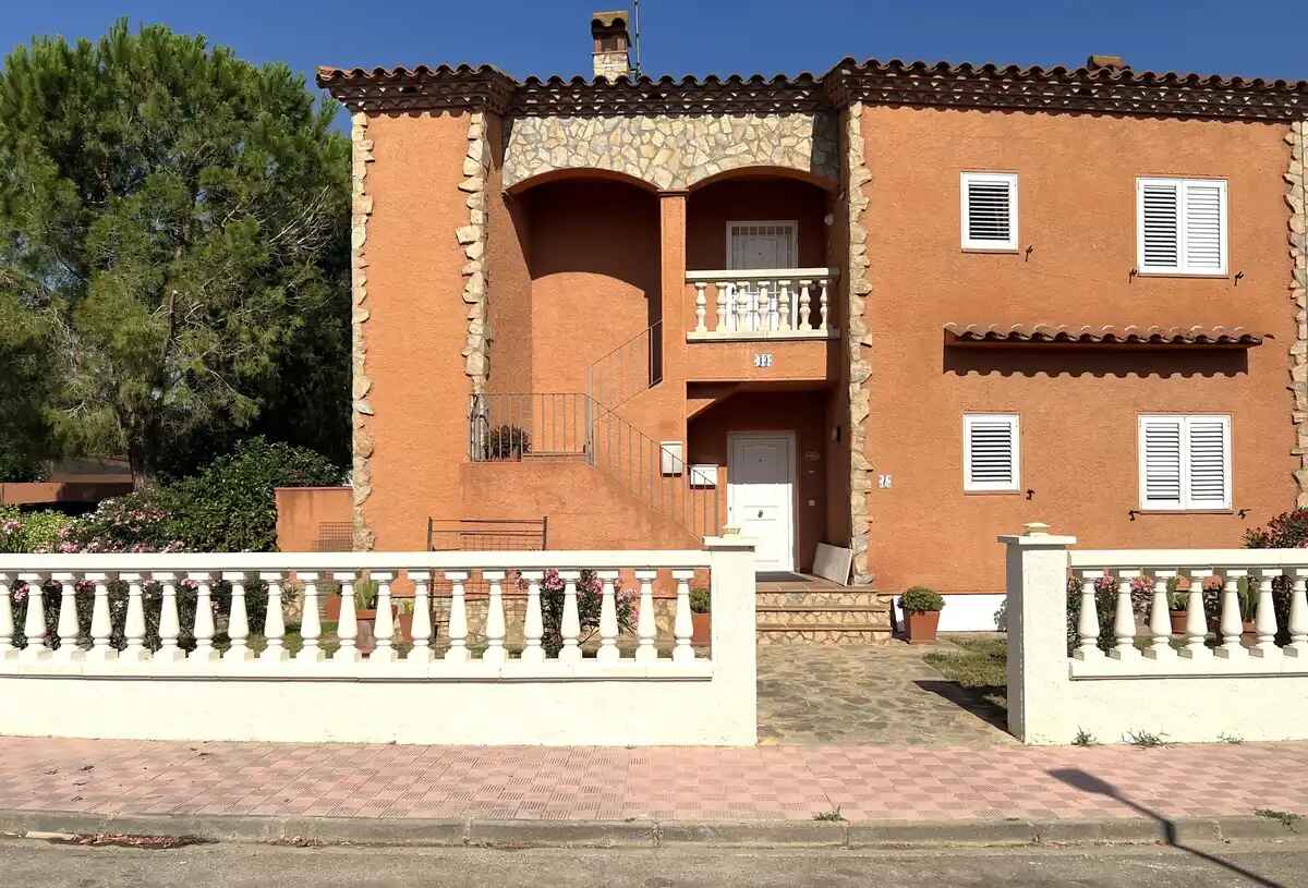 Two-bedroom apartment totally exterior in Torroella de Fluvià, alt Empordà.