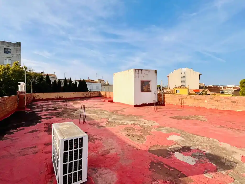 Figueres.Edificio en Venta (C/Empordà).