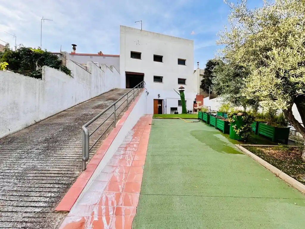 Figueres.Edificio en Venta (C/Empordà).