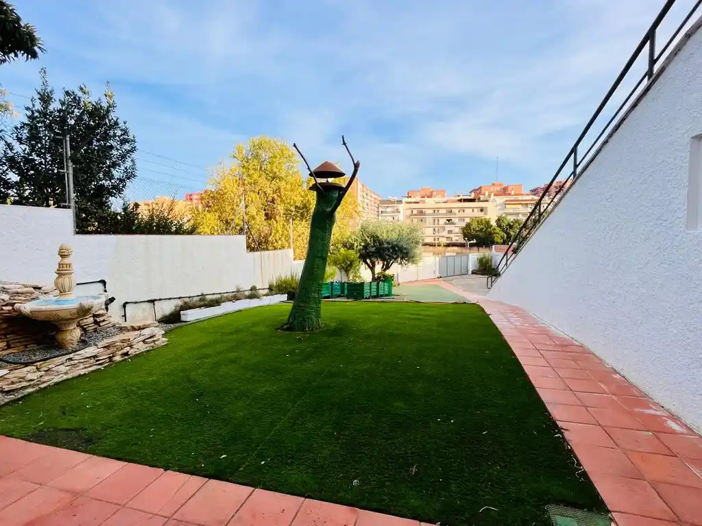 Figueres.Edificio en Venta (C/Empordà).