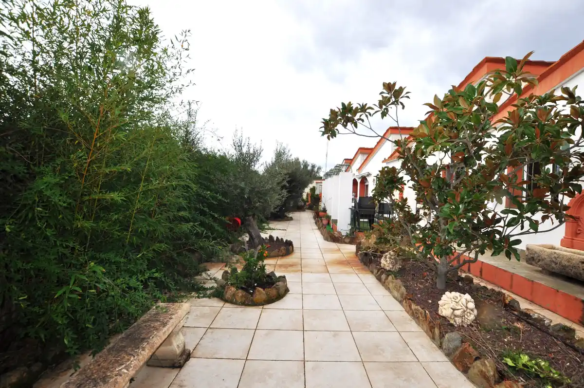 Casa con jardín y dos apartamentos (Roses-Mas Boscà)