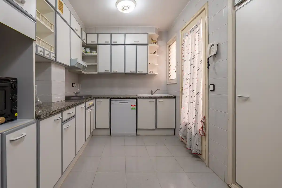 ¡Vive con amplitud y comodidad en el centro de Figueres!