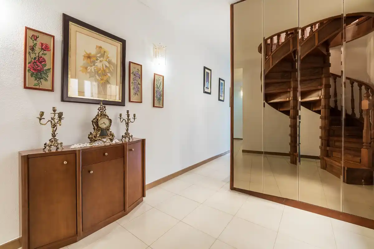 ¡Vive con amplitud y comodidad en el centro de Figueres!