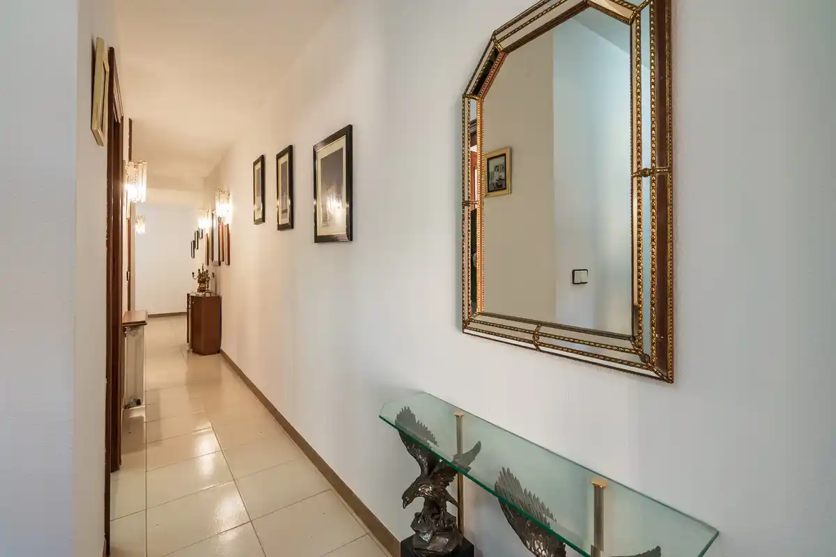 ¡Vive con amplitud y comodidad en el centro de Figueres!