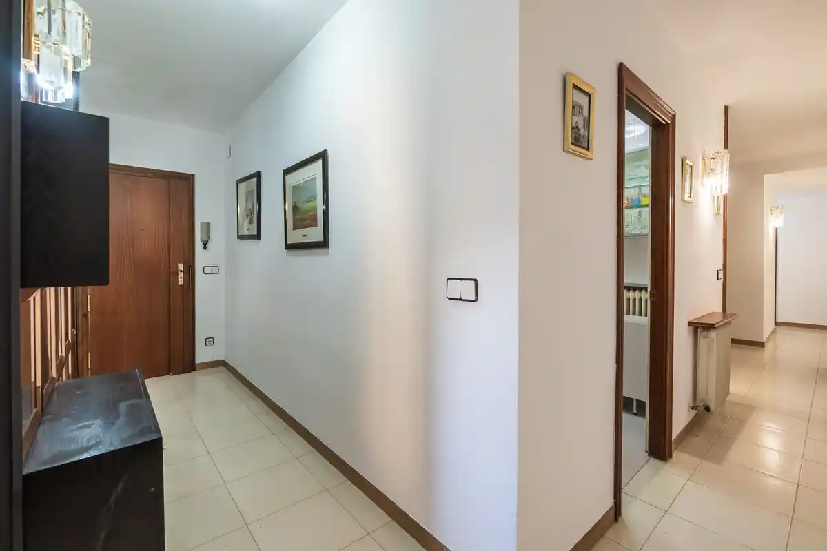 ¡Vive con amplitud y comodidad en el centro de Figueres!