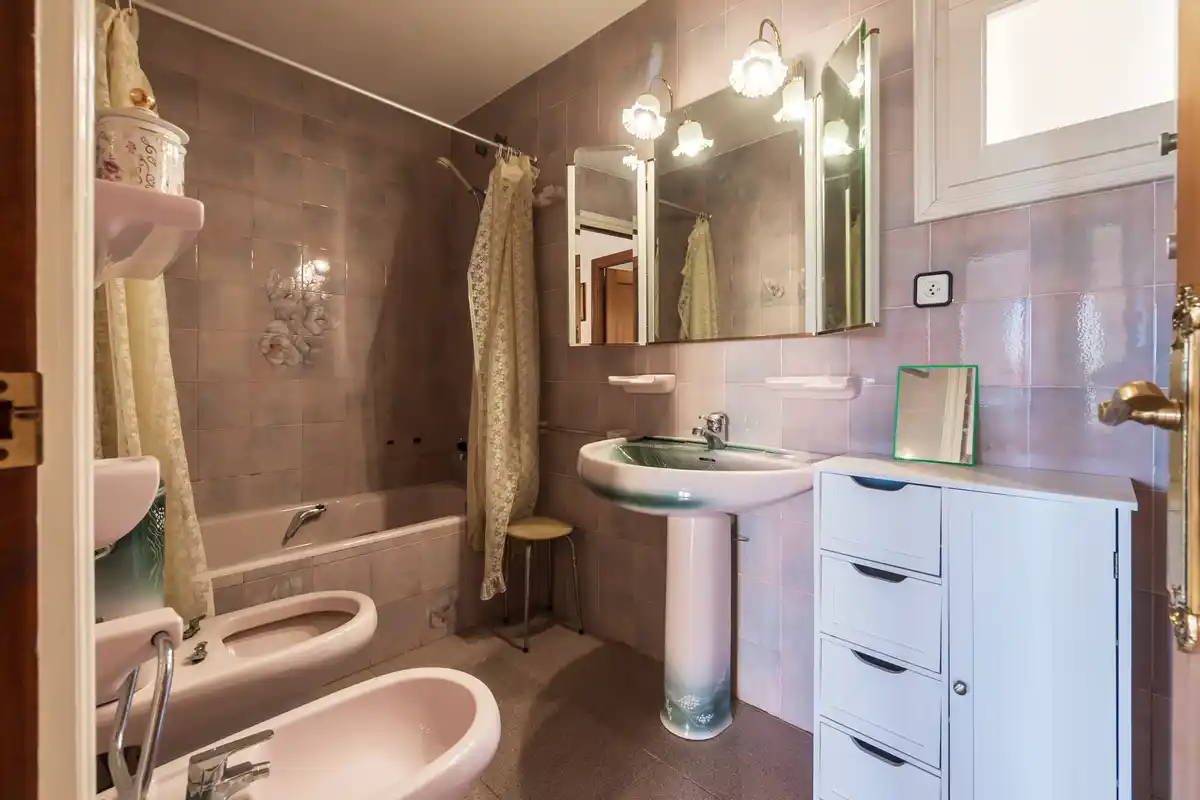 ¡Vive con amplitud y comodidad en el centro de Figueres!