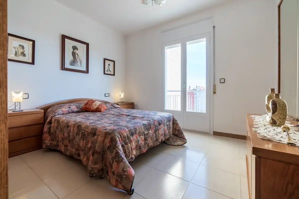 ¡Vive con amplitud y comodidad en el centro de Figueres!