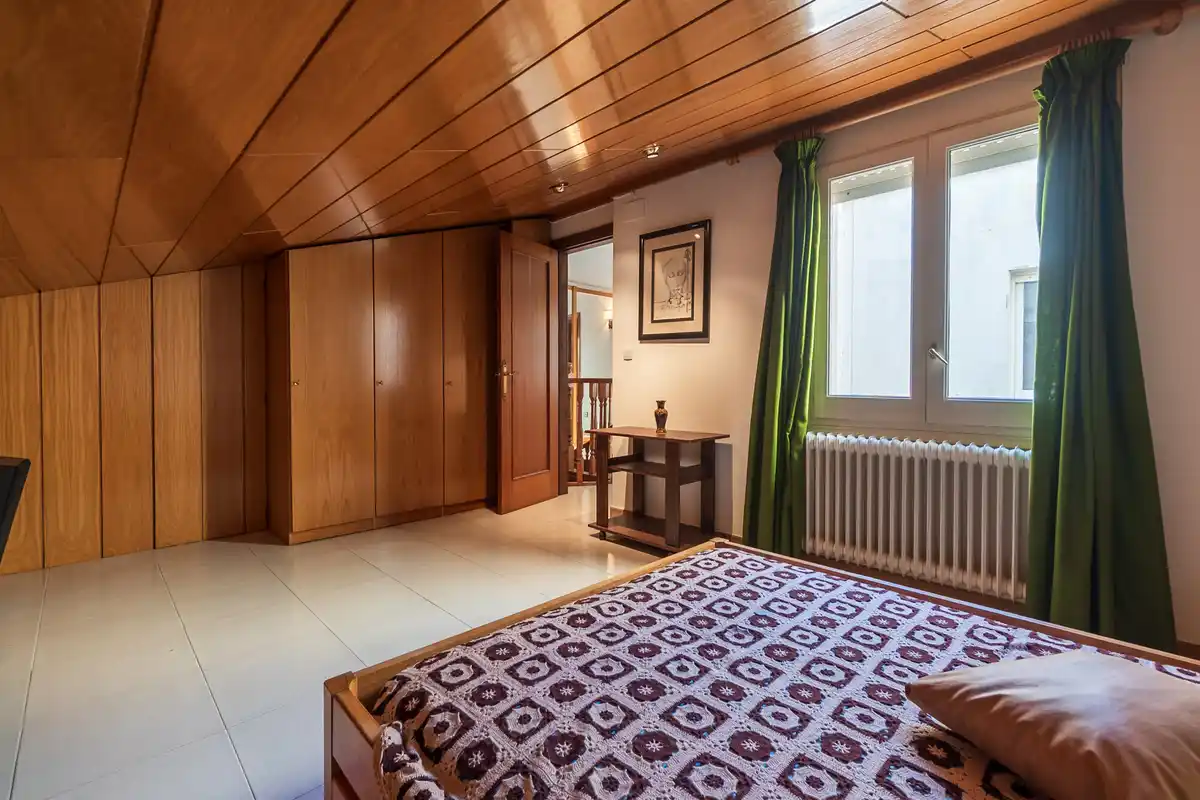 ¡Vive con amplitud y comodidad en el centro de Figueres!