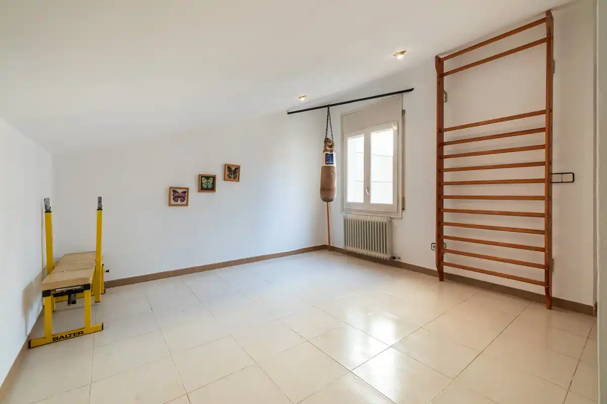 ¡Vive con amplitud y comodidad en el centro de Figueres!