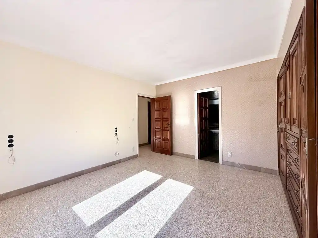 Casa señorial en venta , Figueres, zona Poble Nou.