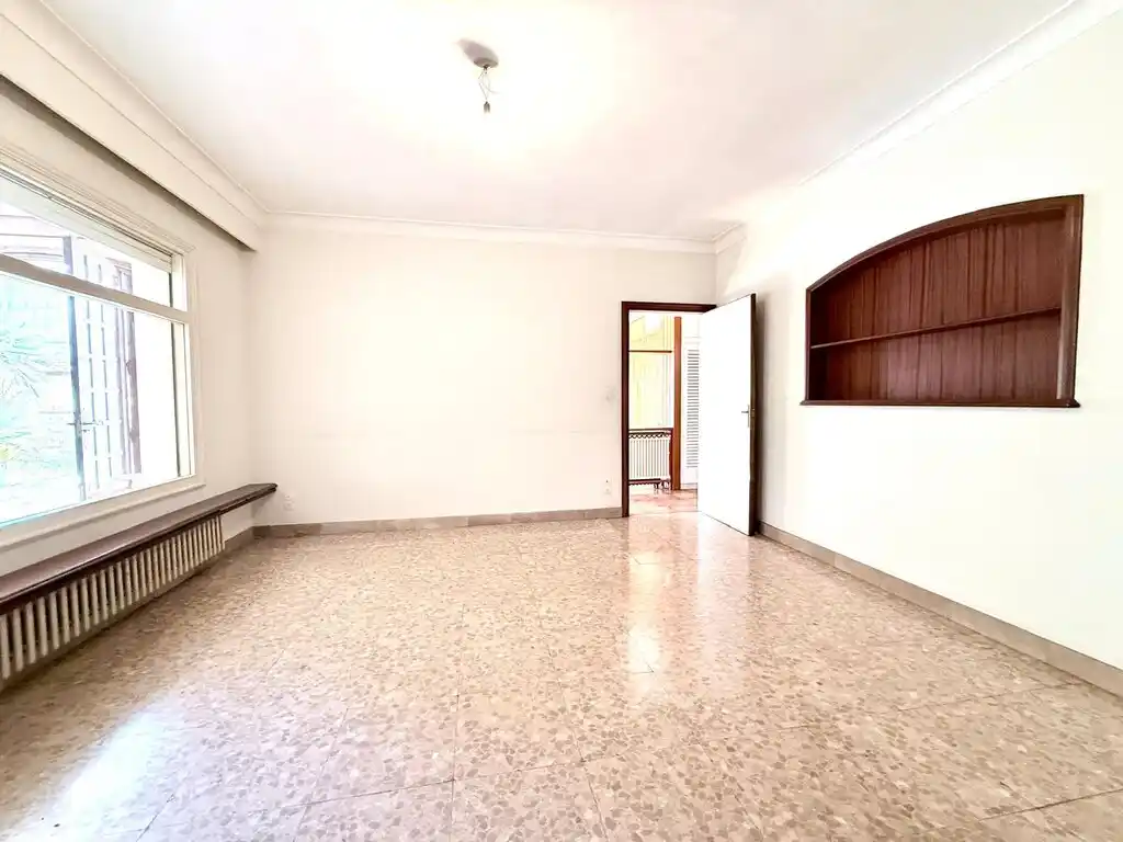 Casa señorial en venta , Figueres, zona Poble Nou.
