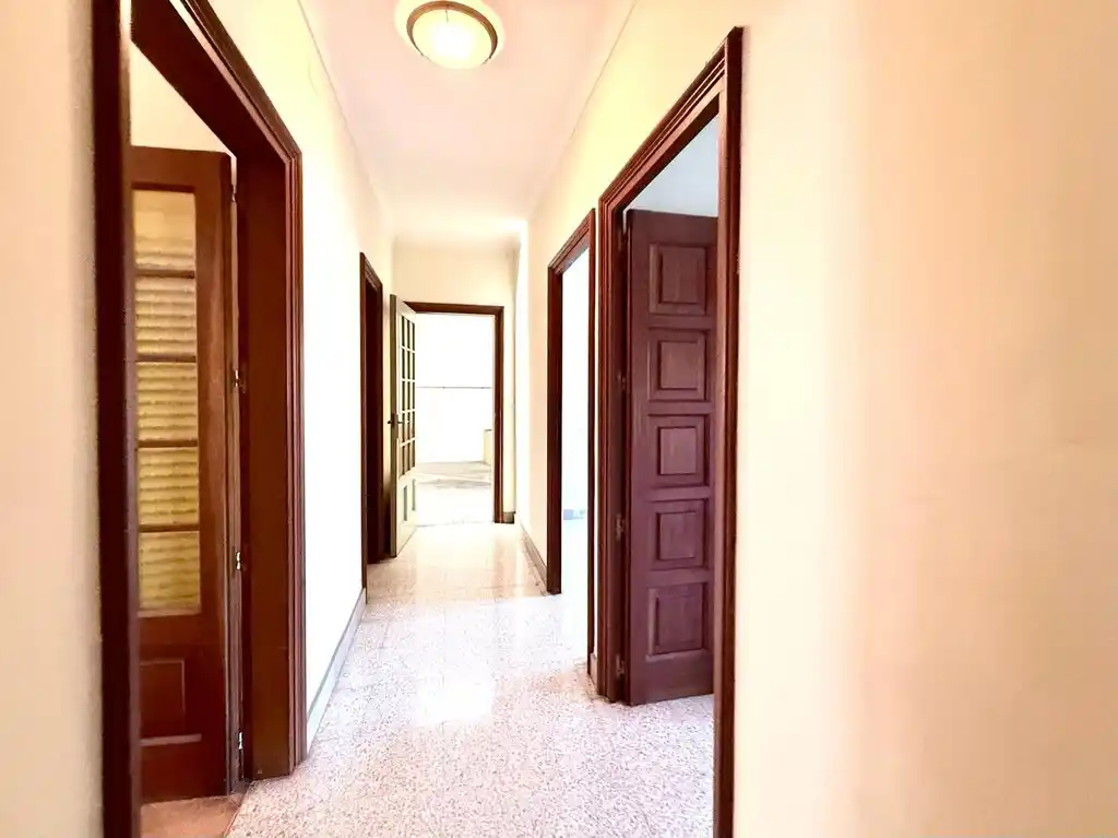 Casa señorial en venta , Figueres, zona Poble Nou.