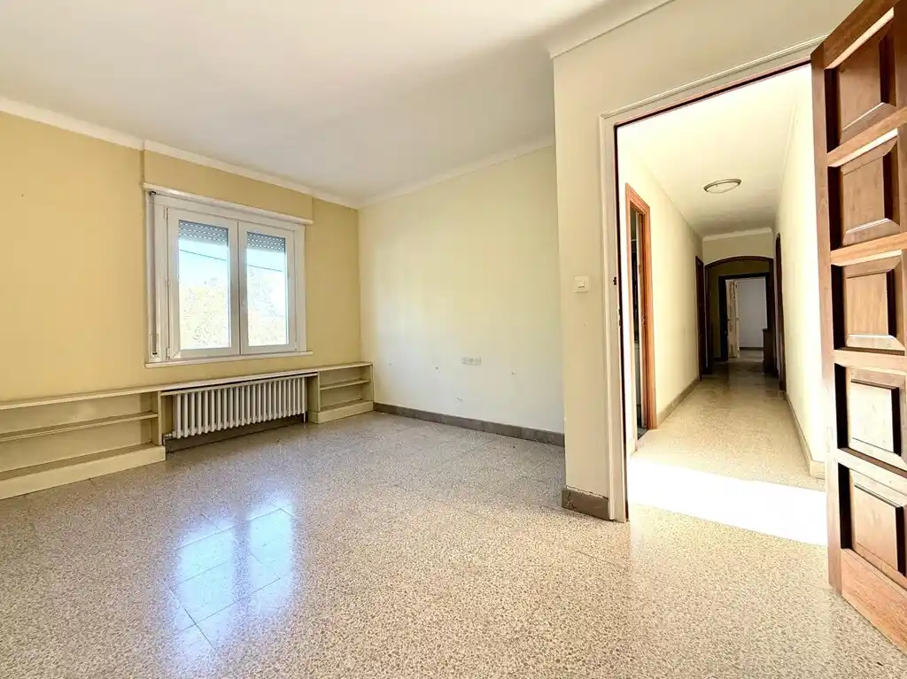 Casa señorial en venta , Figueres, zona Poble Nou.