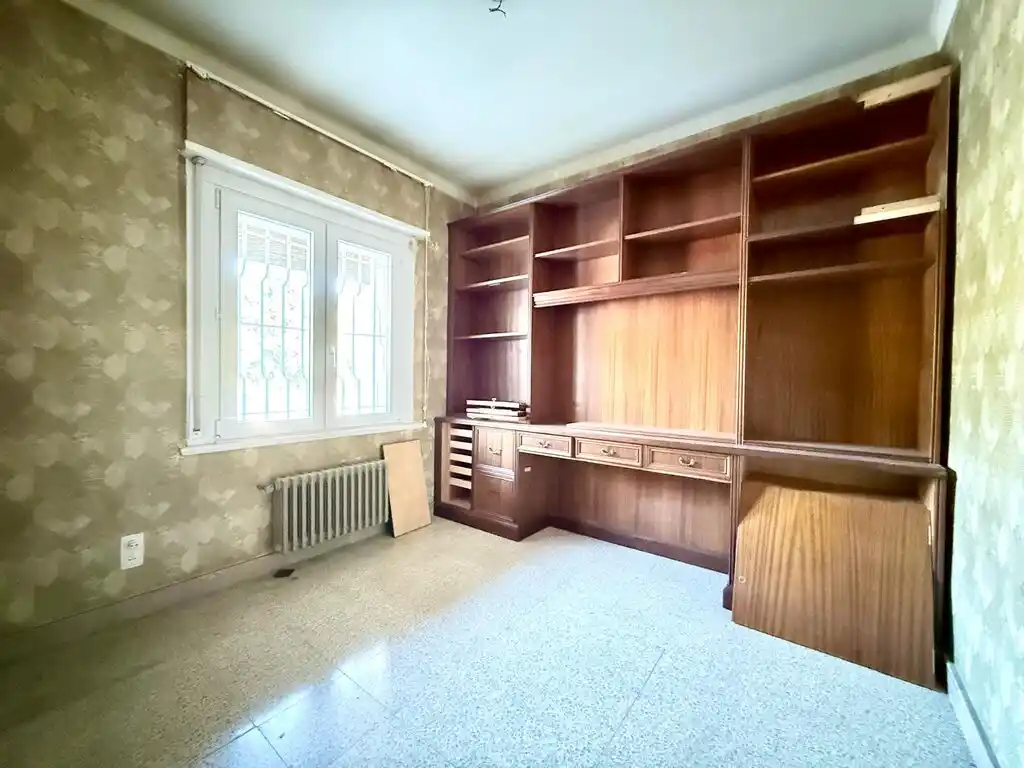 Casa señorial en venta , Figueres, zona Poble Nou.