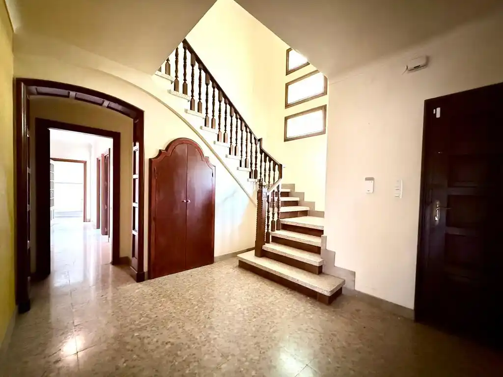 Casa señorial en venta , Figueres, zona Poble Nou.
