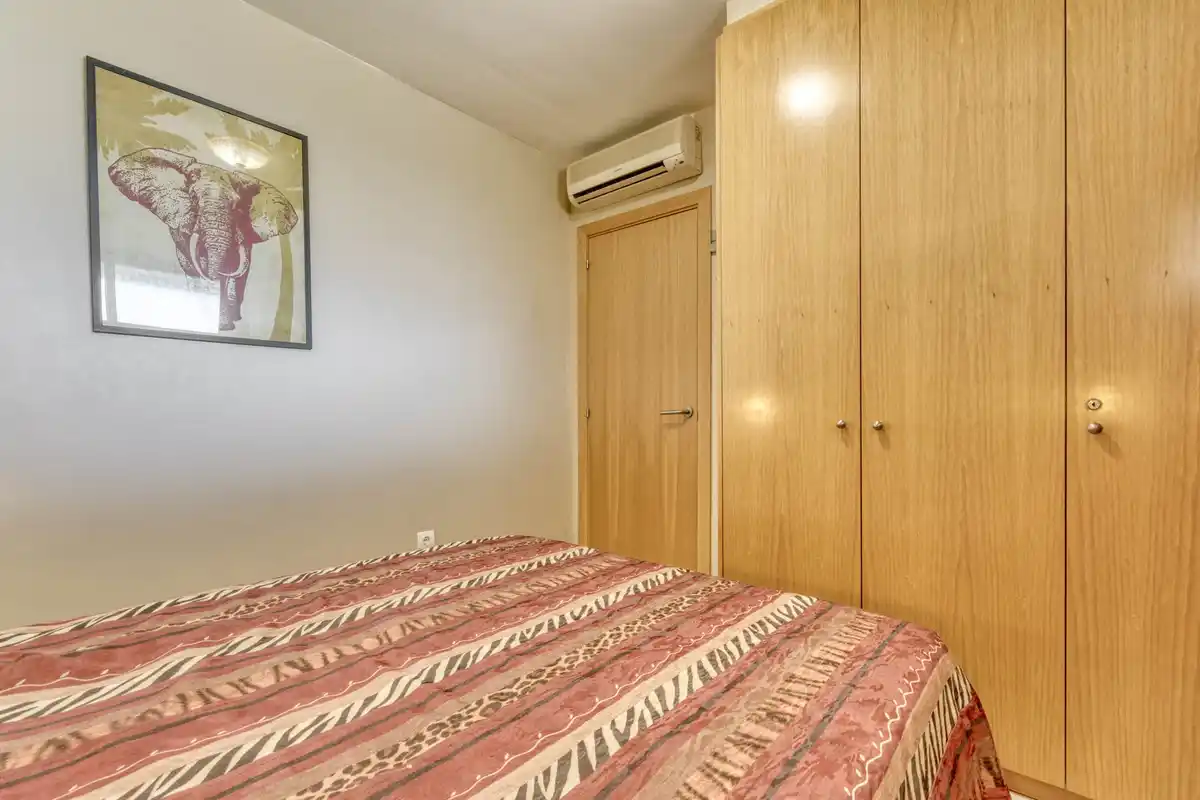 Apartamento en Salatar con vista parcial al mar, gran terraza y aparcamiento privado.