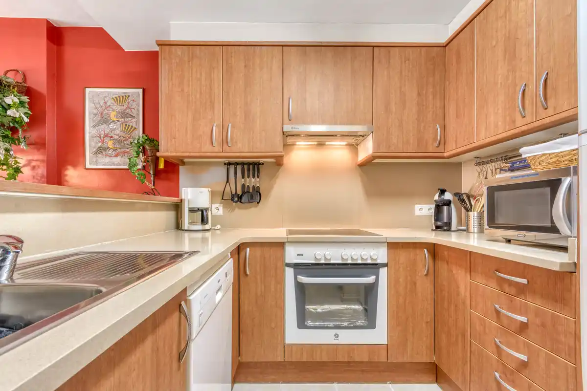 Apartamento en Salatar con vista parcial al mar, gran terraza y aparcamiento privado.
