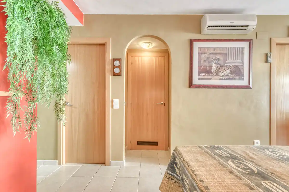 Apartamento en Salatar con vista parcial al mar, gran terraza y aparcamiento privado.