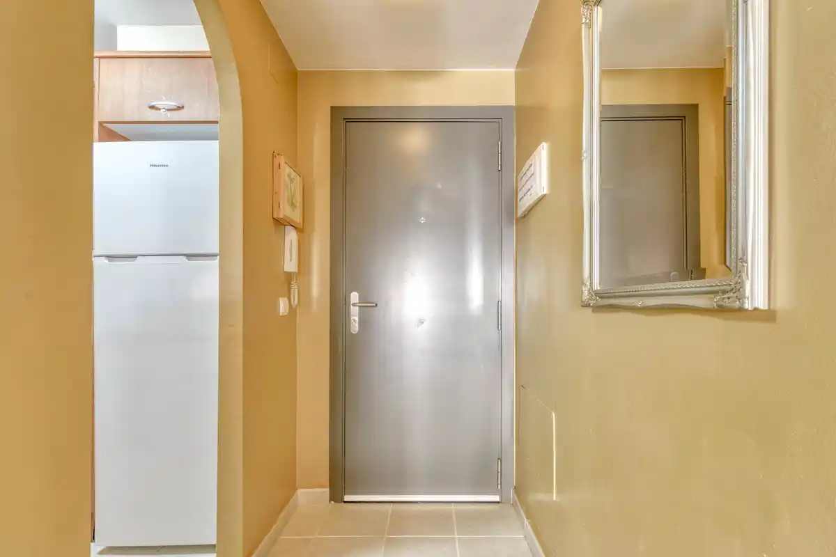 Apartamento en Salatar con vista parcial al mar, gran terraza y aparcamiento privado.
