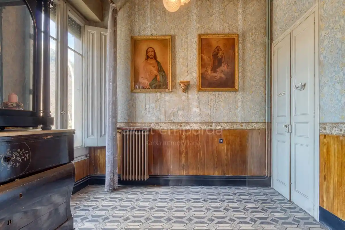 FIGUERES.Edificio ideal para pequeño hotel, centro comercial,  o edificación de apartamentos. Figueres Centro. Disponemos de un resumen del planeamiento vigente (PGOU).