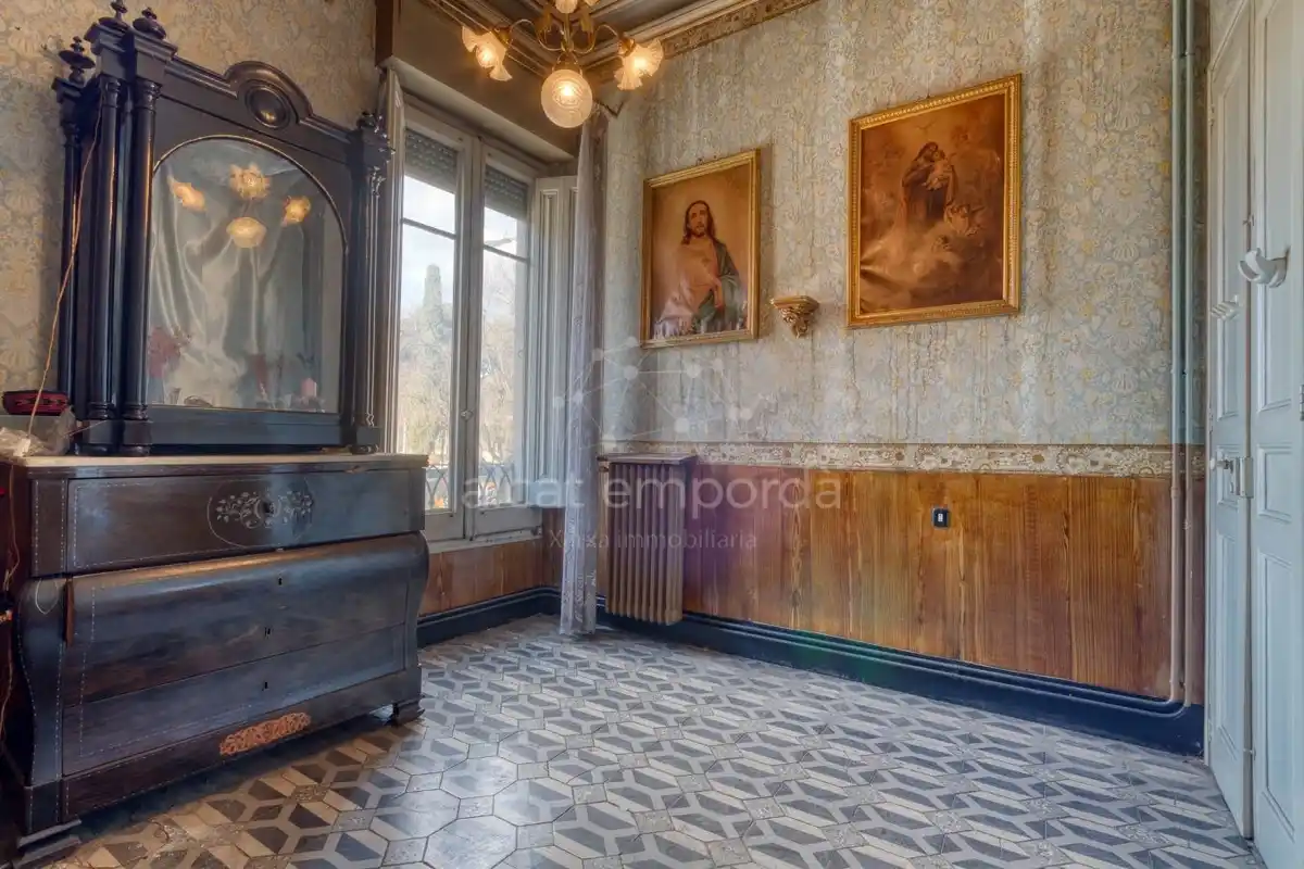 FIGUERES.Edificio ideal para pequeño hotel, centro comercial,  o edificación de apartamentos. Figueres Centro. Disponemos de un resumen del planeamiento vigente (PGOU).