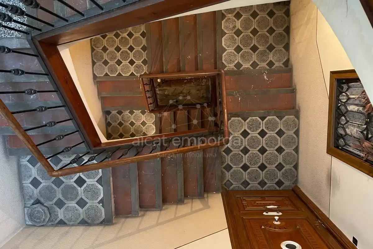 FIGUERES.Edificio ideal para pequeño hotel, centro comercial,  o edificación de apartamentos. Figueres Centro. Disponemos de un resumen del planeamiento vigente (PGOU).