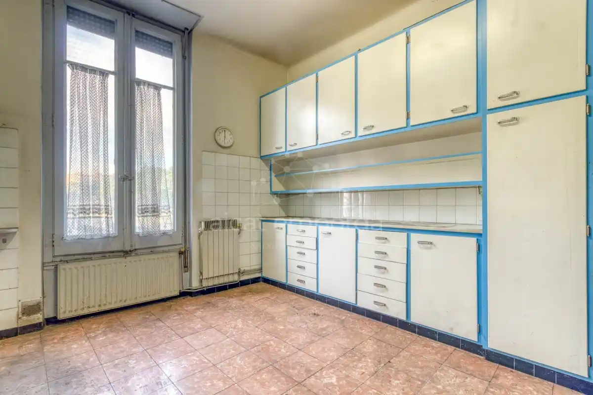 FIGUERES.Edificio ideal para pequeño hotel, centro comercial,  o edificación de apartamentos. Figueres Centro. Disponemos de un resumen del planeamiento vigente (PGOU).