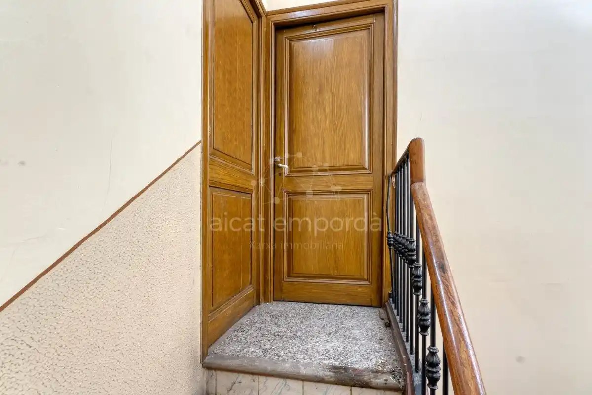 FIGUERES.Edificio ideal para pequeño hotel, centro comercial,  o edificación de apartamentos. Figueres Centro. Disponemos de un resumen del planeamiento vigente (PGOU).