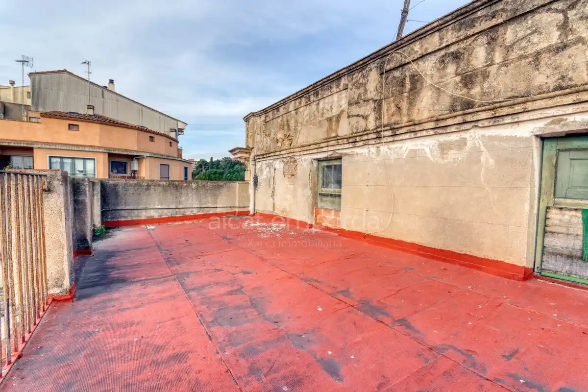 FIGUERES.Edificio ideal para pequeño hotel, centro comercial,  o edificación de apartamentos. Figueres Centro. Disponemos de un resumen del planeamiento vigente (PGOU).