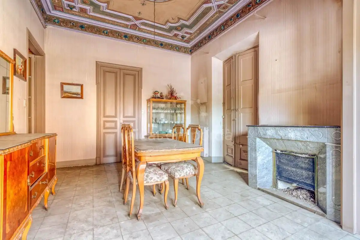 FIGUERES.Edificio ideal para pequeño hotel, centro comercial,  o edificación de apartamentos. Figueres Centro. Disponemos de un resumen del planeamiento vigente (PGOU).