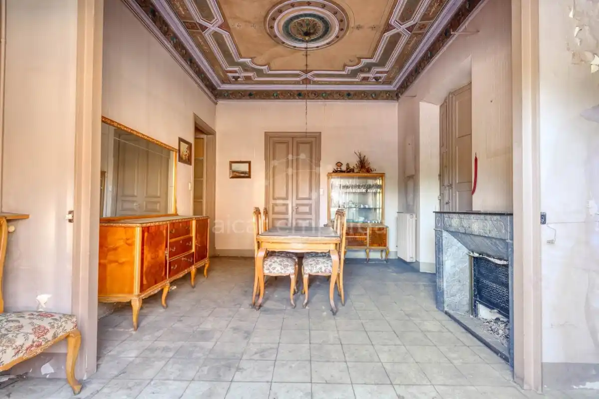 FIGUERES.Edificio ideal para pequeño hotel, centro comercial,  o edificación de apartamentos. Figueres Centro. Disponemos de un resumen del planeamiento vigente (PGOU).