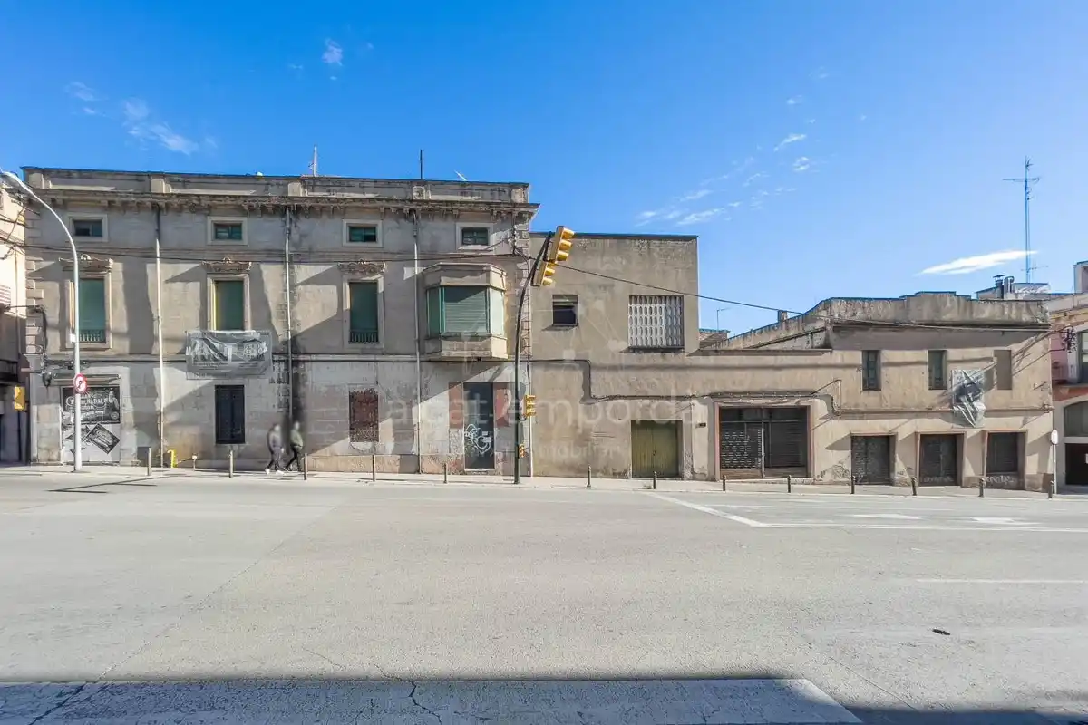 FIGUERES.Edificio ideal para pequeño hotel, centro comercial,  o edificación de apartamentos. Figueres Centro. Disponemos de un resumen del planeamiento vigente (PGOU).