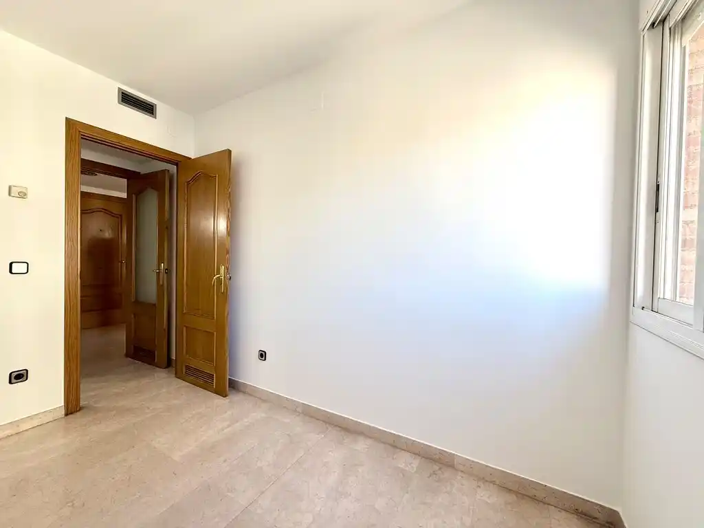 Piso amplio, luminoso y listo para entrar a vivir en Figueres (Avda. Salvador Dalí i Domènech)