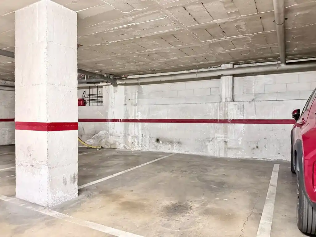 Piso amplio, luminoso y listo para entrar a vivir en Figueres (Avda. Salvador Dalí i Domènech)