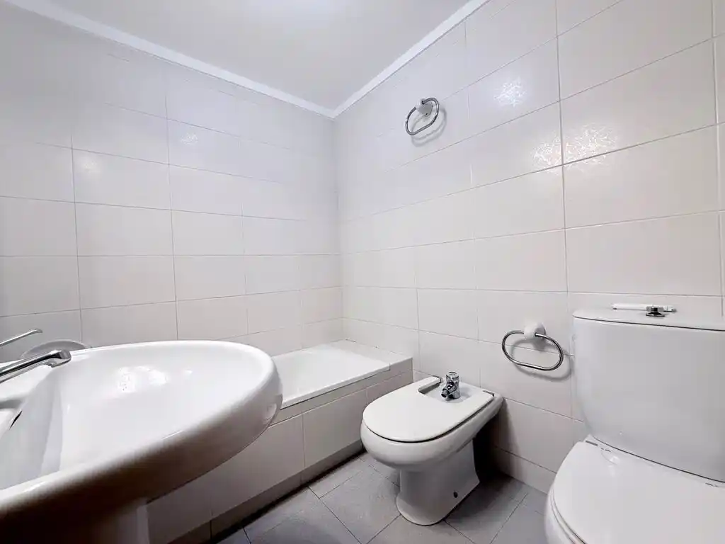 Piso amplio, luminoso y listo para entrar a vivir en Figueres (Avda. Salvador Dalí i Domènech)