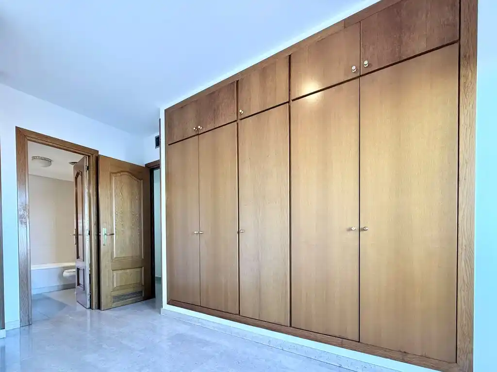 Piso amplio, luminoso y listo para entrar a vivir en Figueres (Avda. Salvador Dalí i Domènech)