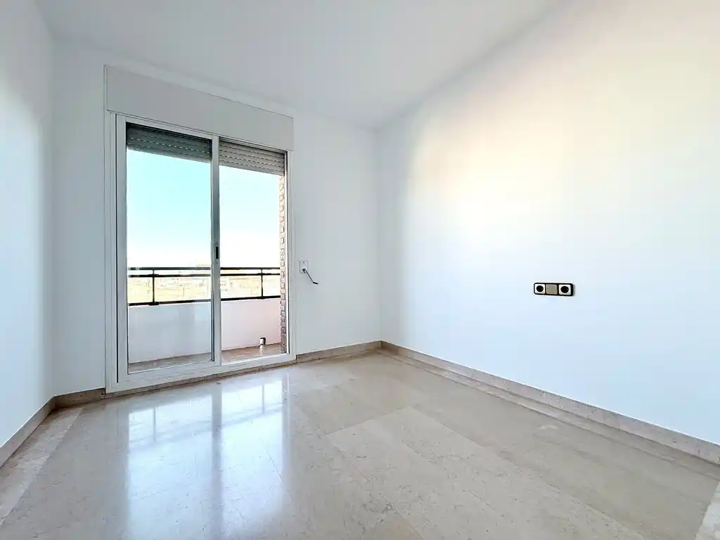 Piso amplio, luminoso y listo para entrar a vivir en Figueres (Avda. Salvador Dalí i Domènech)