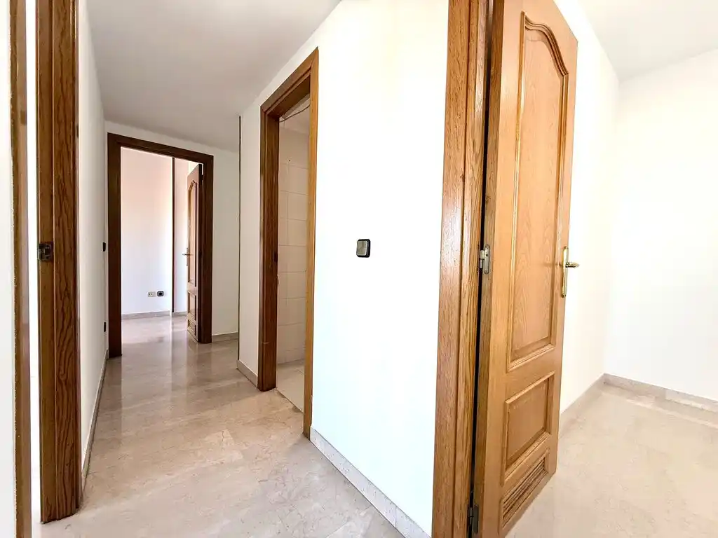 Piso amplio, luminoso y listo para entrar a vivir en Figueres (Avda. Salvador Dalí i Domènech)