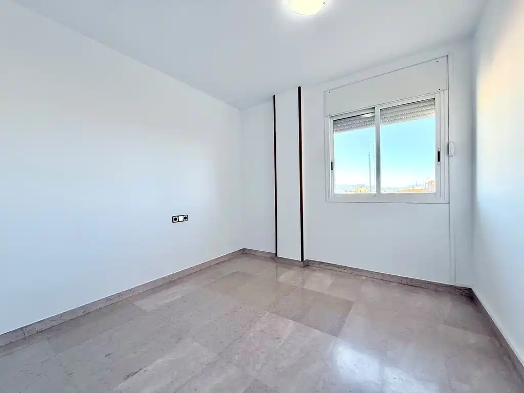 Piso amplio, luminoso y listo para entrar a vivir en Figueres (Avda. Salvador Dalí i Domènech)