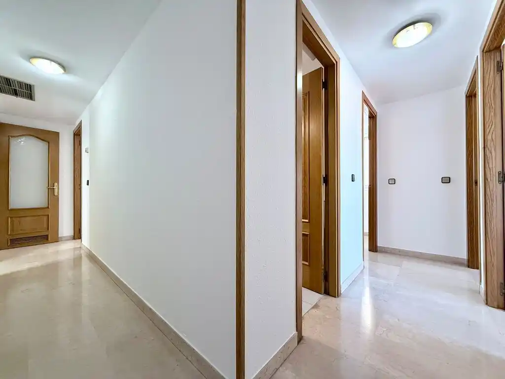 Piso amplio, luminoso y listo para entrar a vivir en Figueres (Avda. Salvador Dalí i Domènech)