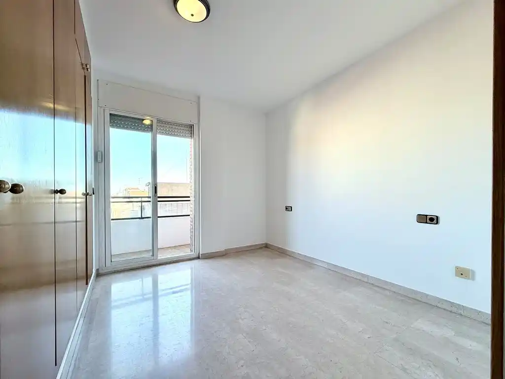 Piso amplio, luminoso y listo para entrar a vivir en Figueres (Avda. Salvador Dalí i Domènech)