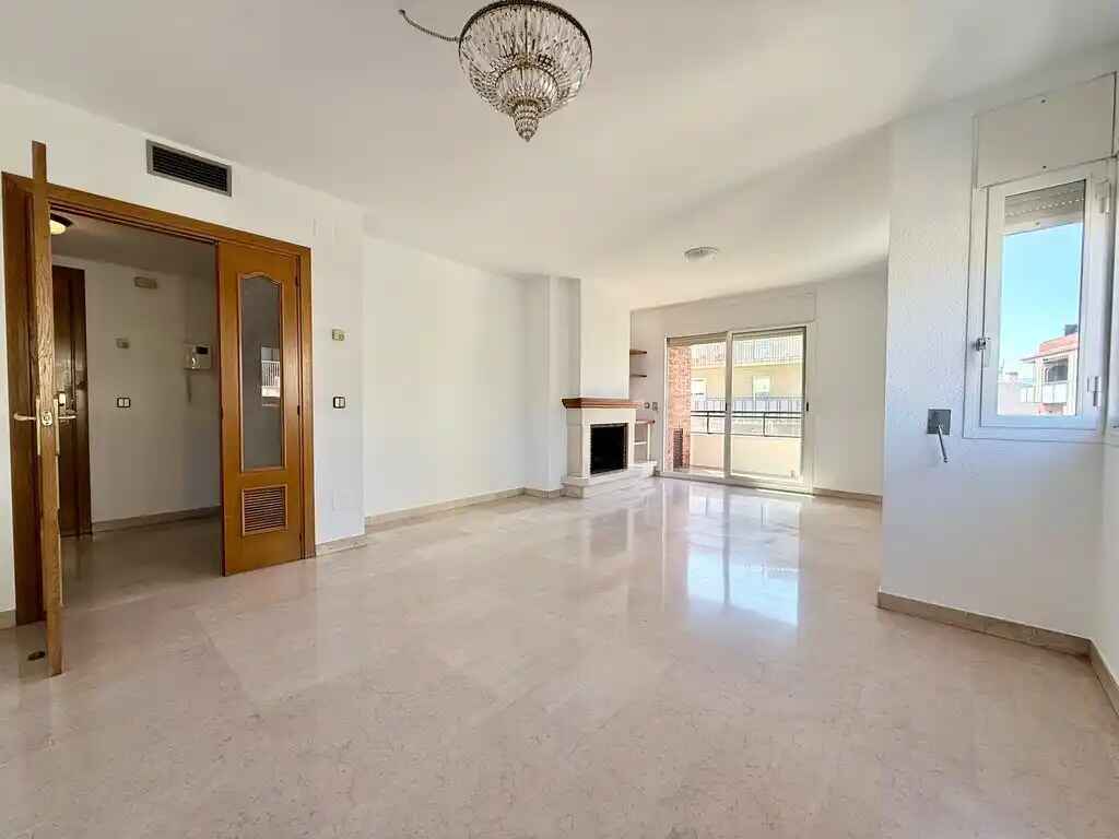 Spacious, bright and ready to move into apartment in Figueres (Avda. Salvador Dalí i Domènech)