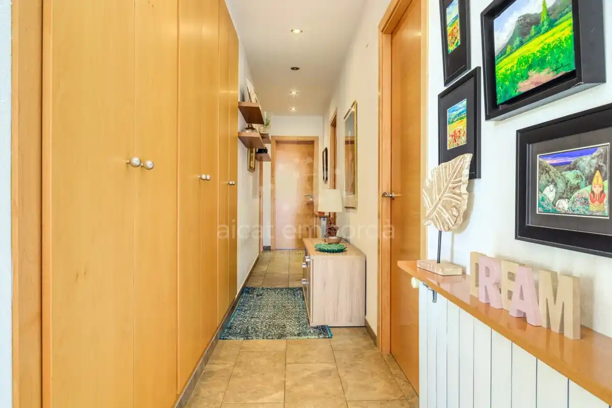 En Santa Llogaia, privacidad, luz natural, espacio al aire libre, 396 m2 útiles y 400 m2 de terreno 100% edificable.