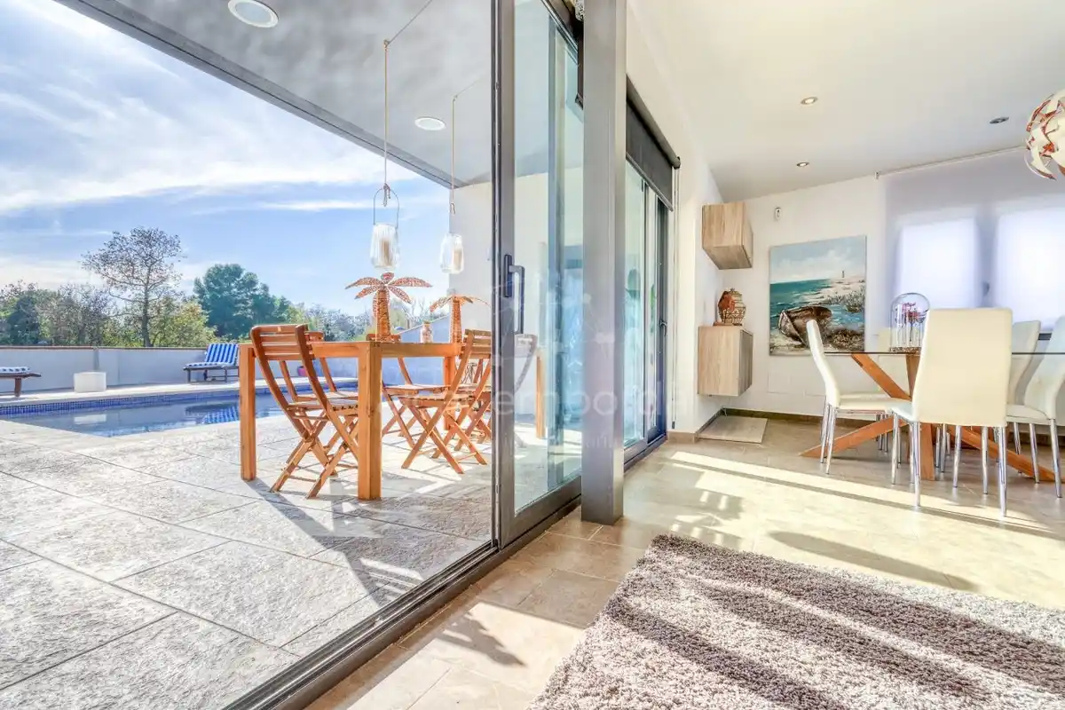 En Santa Llogaia, privacidad, luz natural, espacio al aire libre, 396 m2 útiles y 400 m2 de terreno 100% edificable.