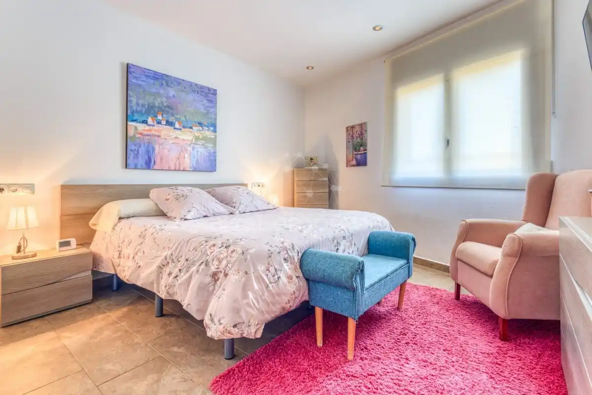 En Santa Llogaia, privacidad, luz natural, espacio al aire libre, 396 m2 útiles y 400 m2 de terreno 100% edificable.