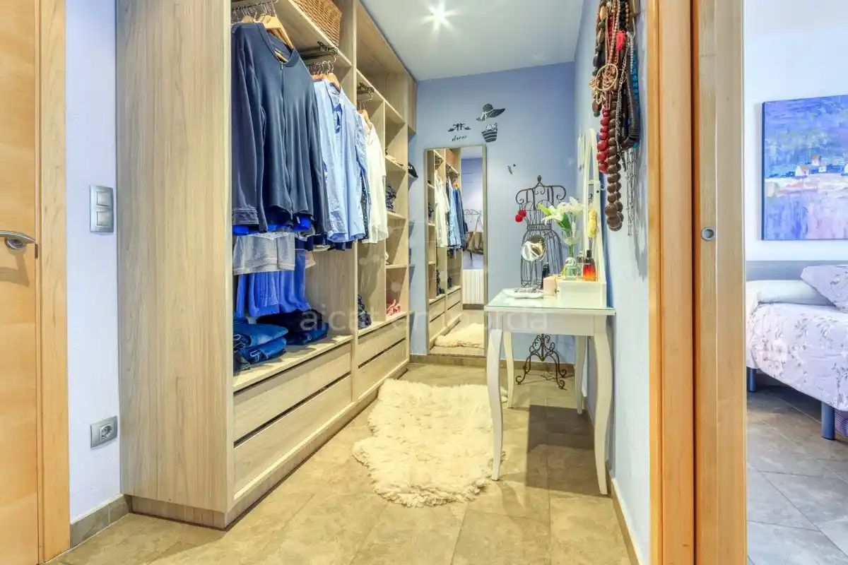 En Santa Llogaia, privacidad, luz natural, espacio al aire libre, 396 m2 útiles y 400 m2 de terreno 100% edificable.