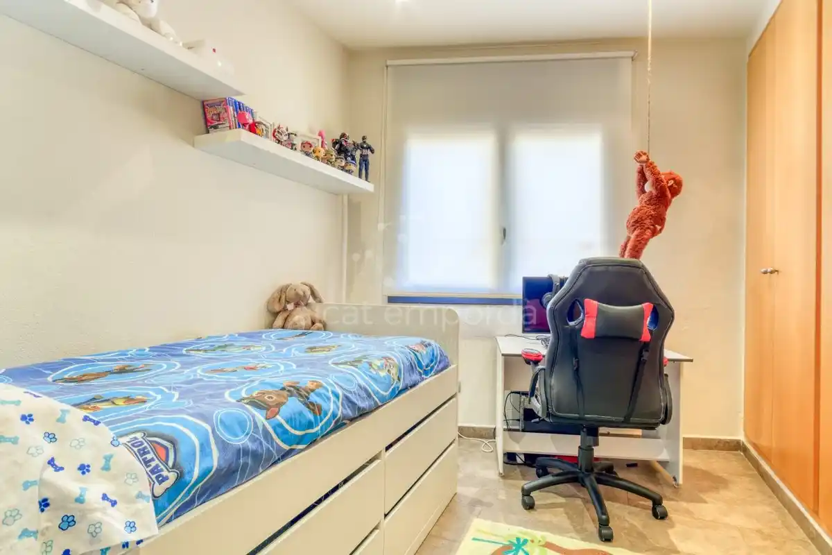 En Santa Llogaia, privacidad, luz natural, espacio al aire libre, 396 m2 útiles y 400 m2 de terreno 100% edificable.