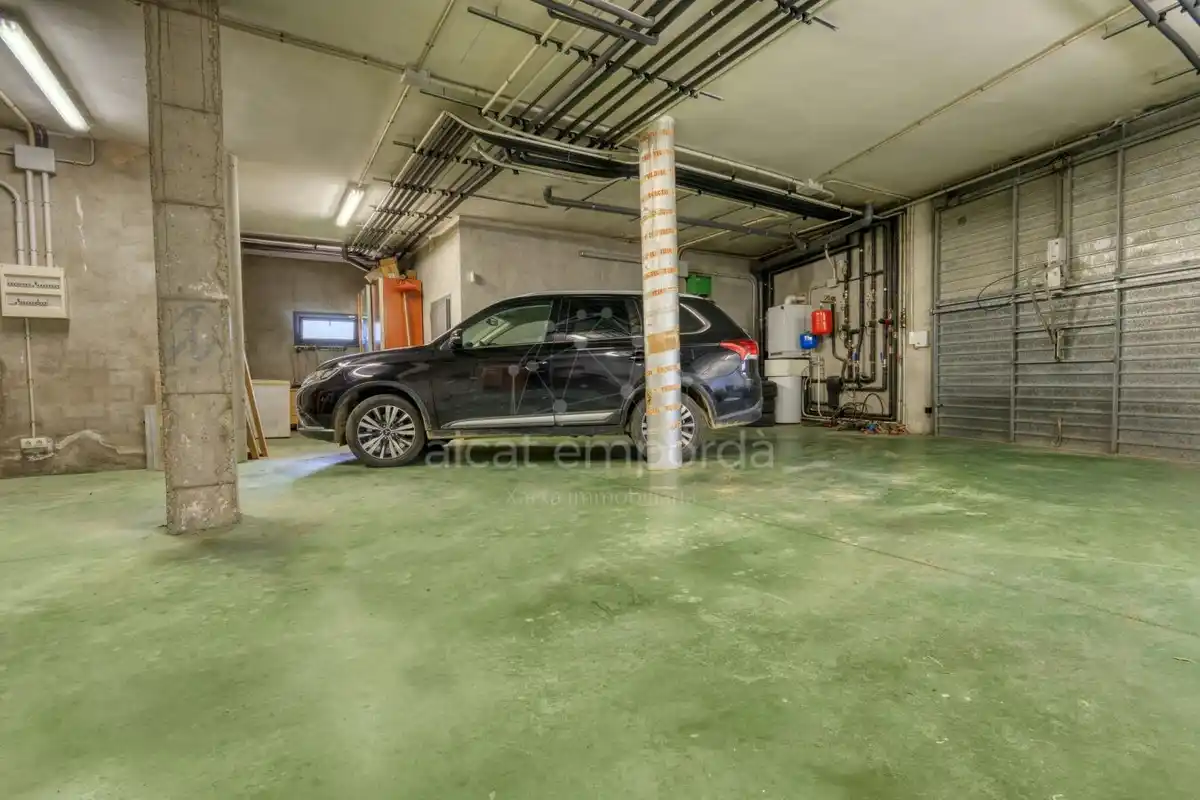 En Santa Llogaia, privacidad, luz natural, espacio al aire libre, 396 m2 útiles y 400 m2 de terreno 100% edificable.