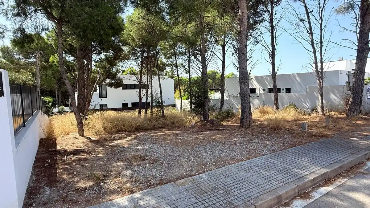 En venta parcela urbana en Roses (Les Garrigues)